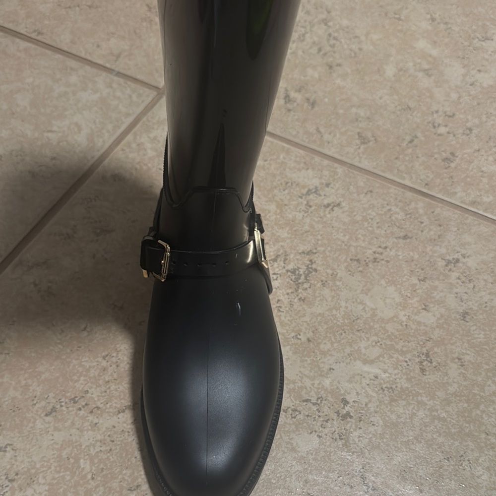 Stylish Black Riding Boots - Picture 3 of 5